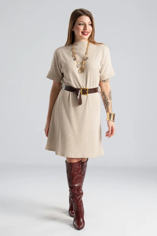 Φόρεμα Mini Χαμόγελο Λαιμόκοψη