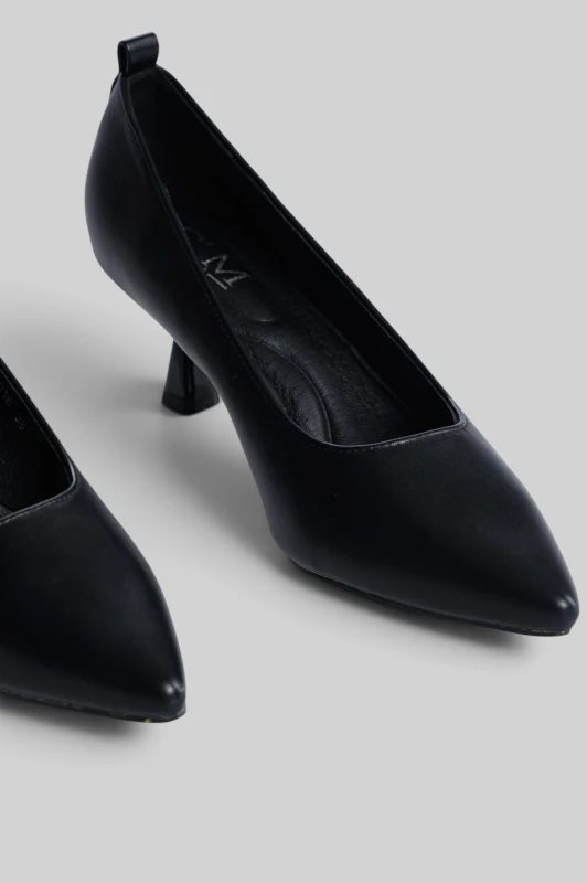 Pumps Leatherette with Kitten Heels