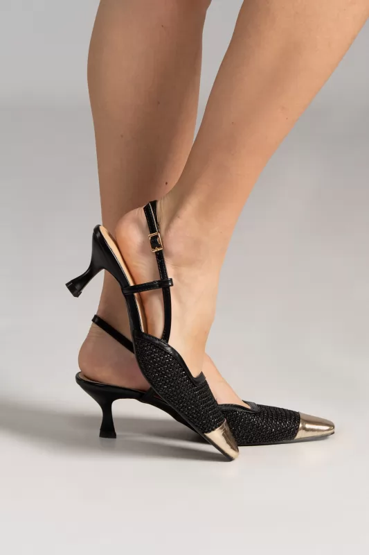Pumps Gold Detail