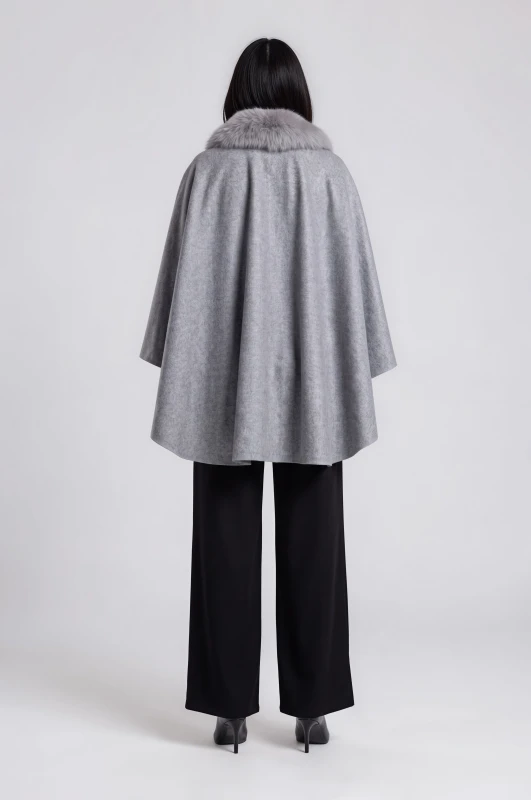 Κάπα με Γούνινη Λεπτομέρεια