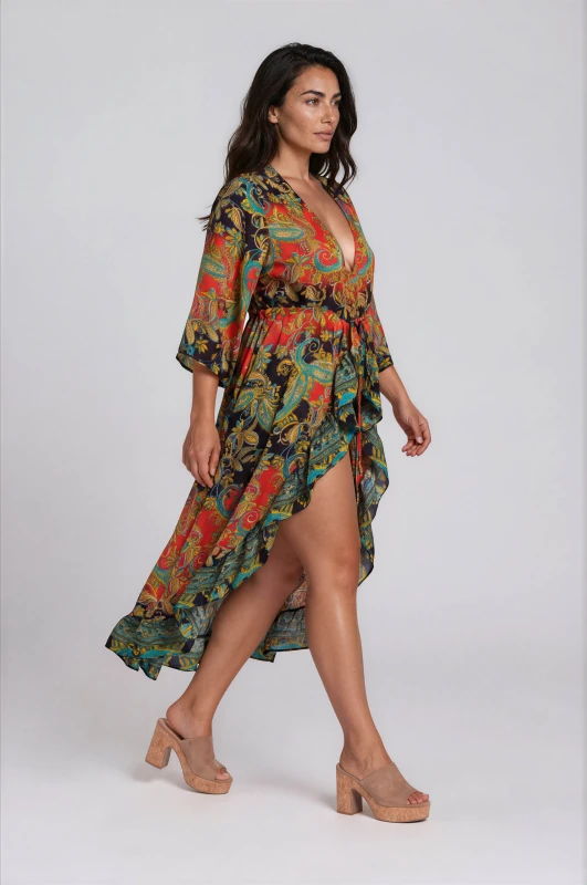 Kimono Embroidered with Ruffles