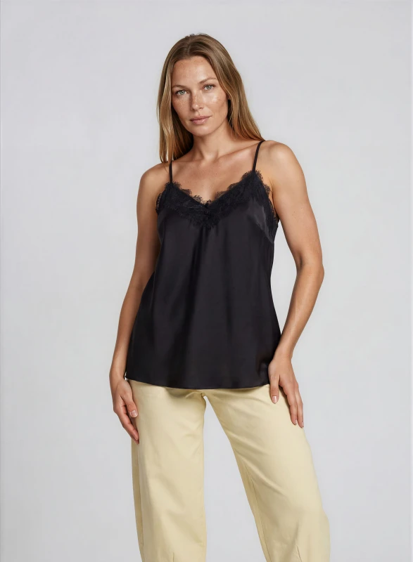 Lingerie Σατέν Δαντελένιες Λεπτομέρειες