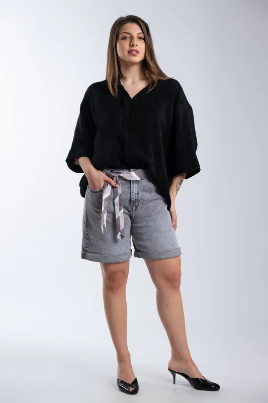 Loose-Fit Minimalist Blouse