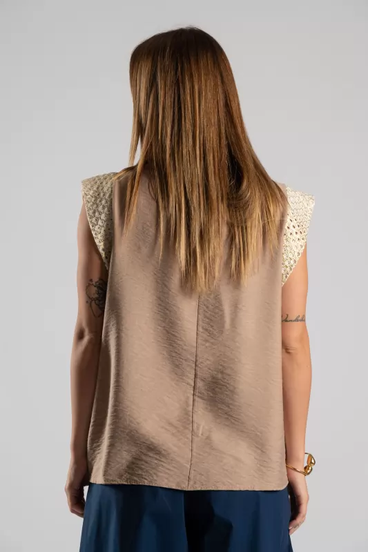 Blouse Sleeveless Embroidery Gold thread