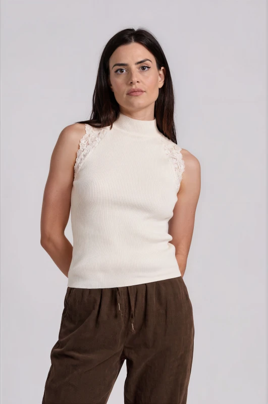 Blouse Sleeveless with Lace