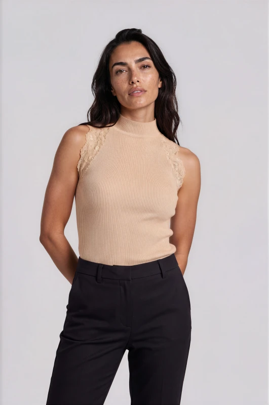 Blouse Sleeveless with Lace