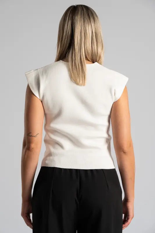 Sleeveless Blouse Metallic Pin