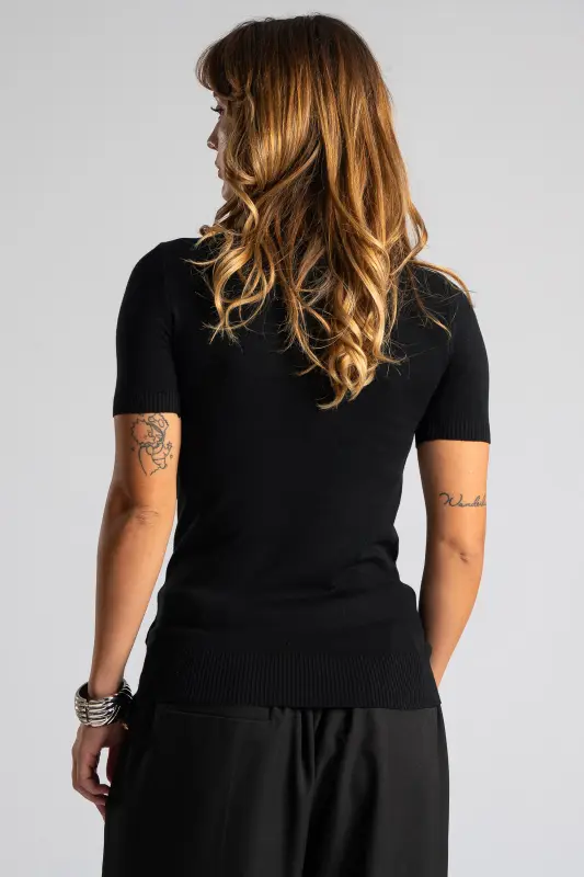 Short Sleeved Turtleneck Blouse Circle
