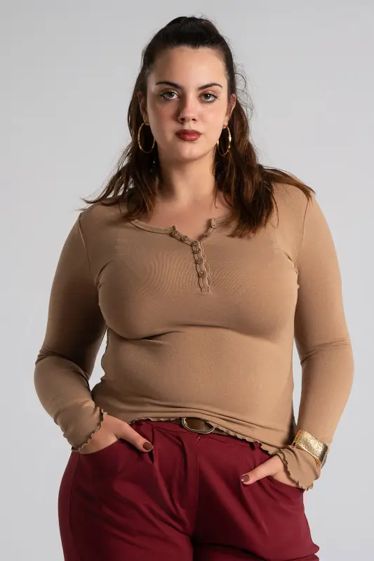 Blouse Buttons Ruffles Finish