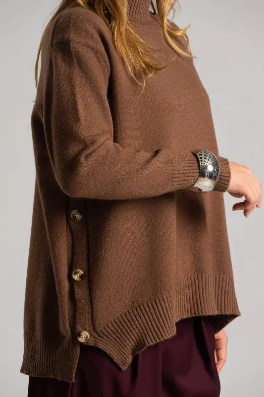 Blouse Buttons By Sides