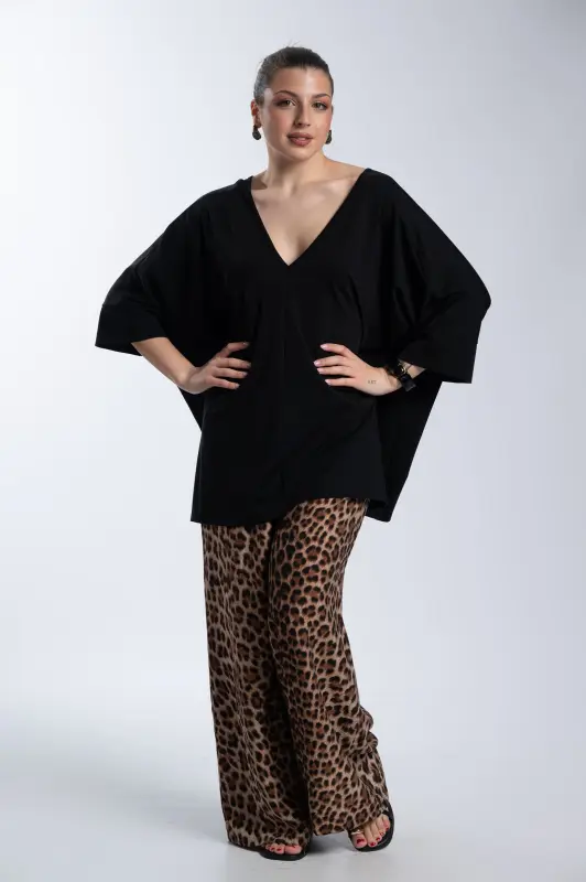 Oversized V-neck T-shirt 