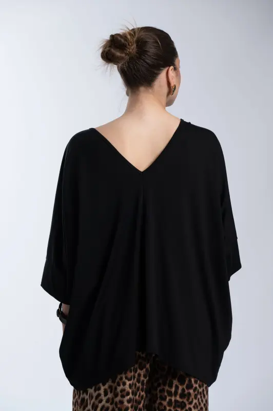 Oversized V-neck T-shirt 