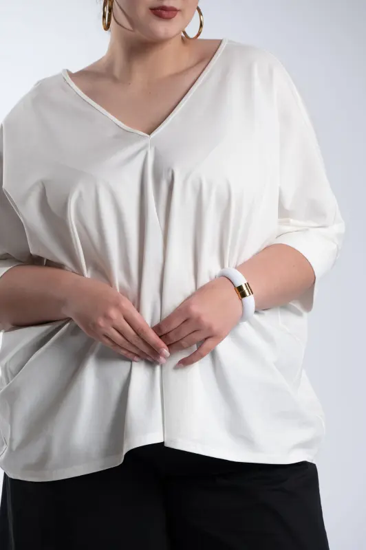 Oversized V-neck T-shirt 