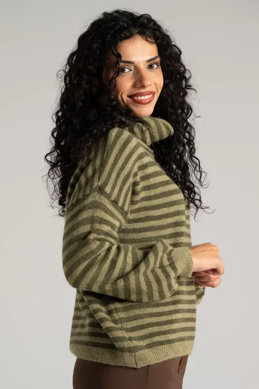 Loose-fitting Turtleneck Sweater Striped 