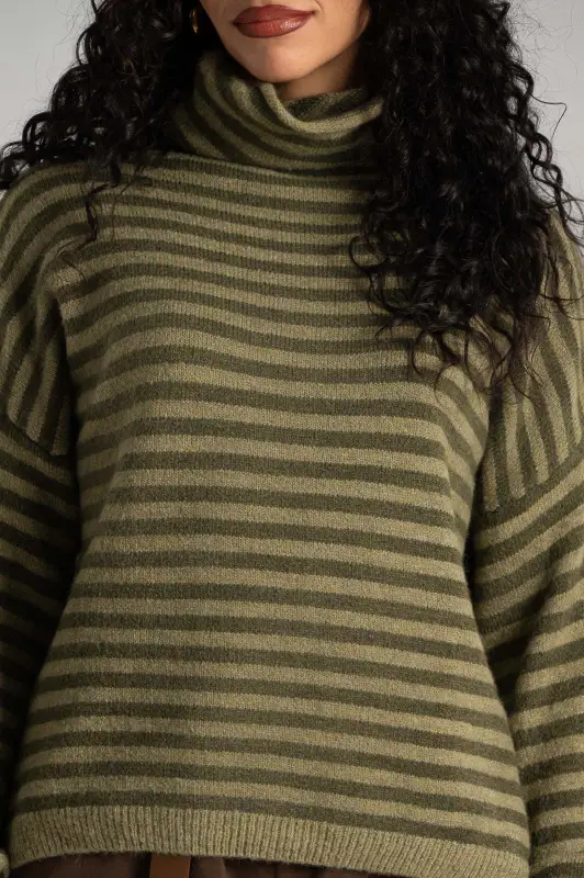 Loose-fitting Turtleneck Sweater Striped 