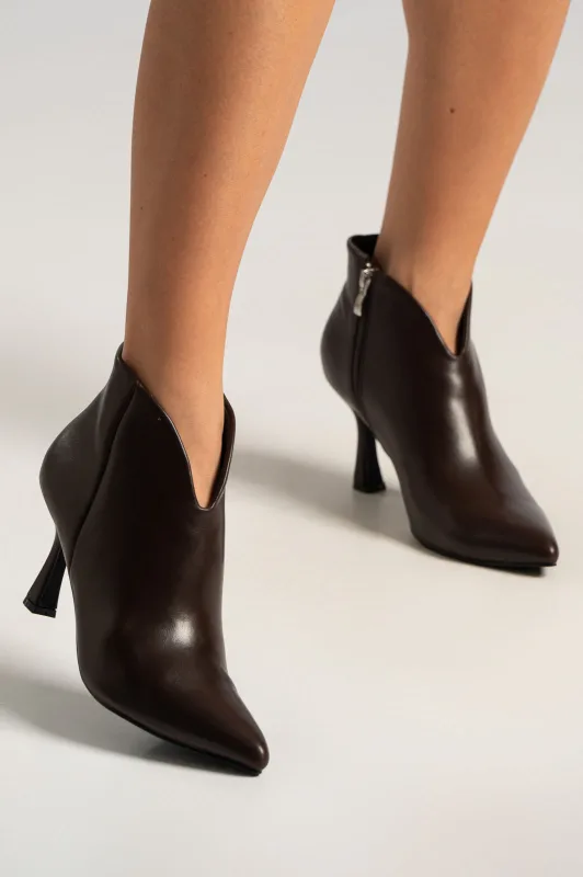 Boot Pointed with Zipper Cut Out