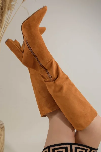 Boots Pointed Suede Camel