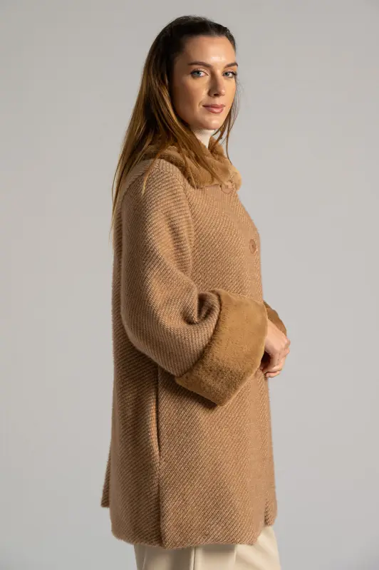 Παλτό Μονόχρωμο Γούνινες Λεπτομέρειες