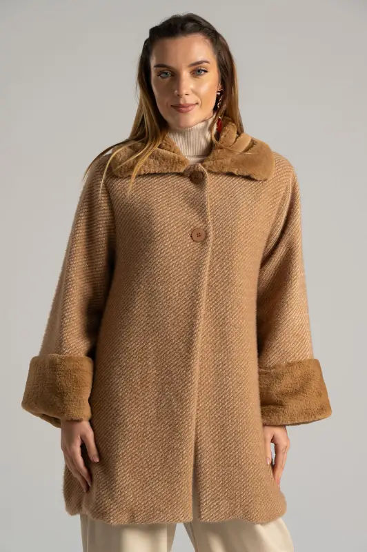 Παλτό Μονόχρωμο Γούνινες Λεπτομέρειες