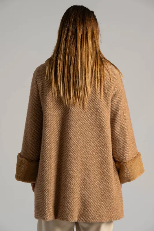 Παλτό Μονόχρωμο Γούνινες Λεπτομέρειες