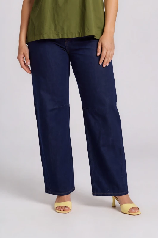 High-Waisted Jeans Exposed Seams 
