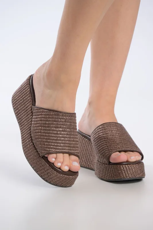 Slides Platforms Straw Texture