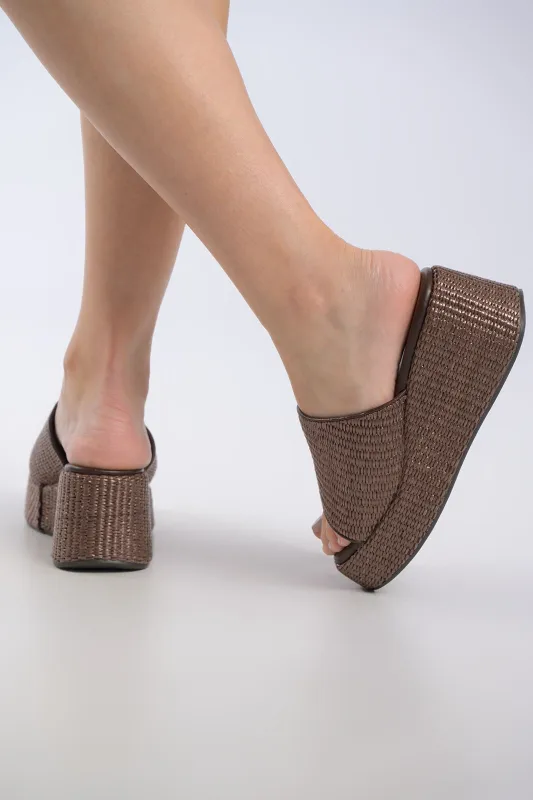 Slides Platforms Straw Texture