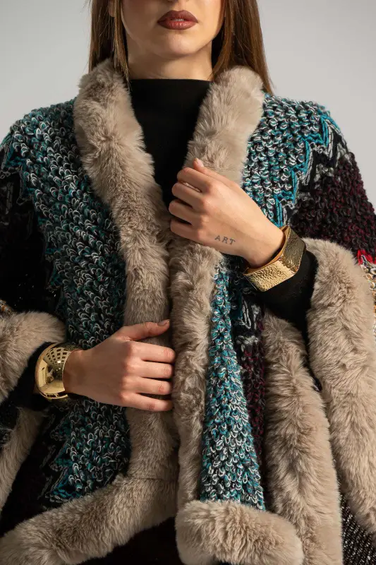 Poncho Knitted Wool Details