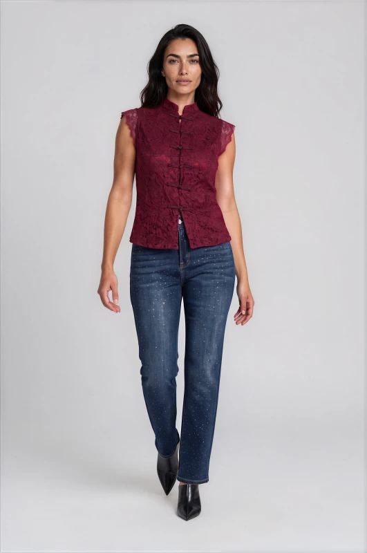 Shit Sleeveless With Floral Lace