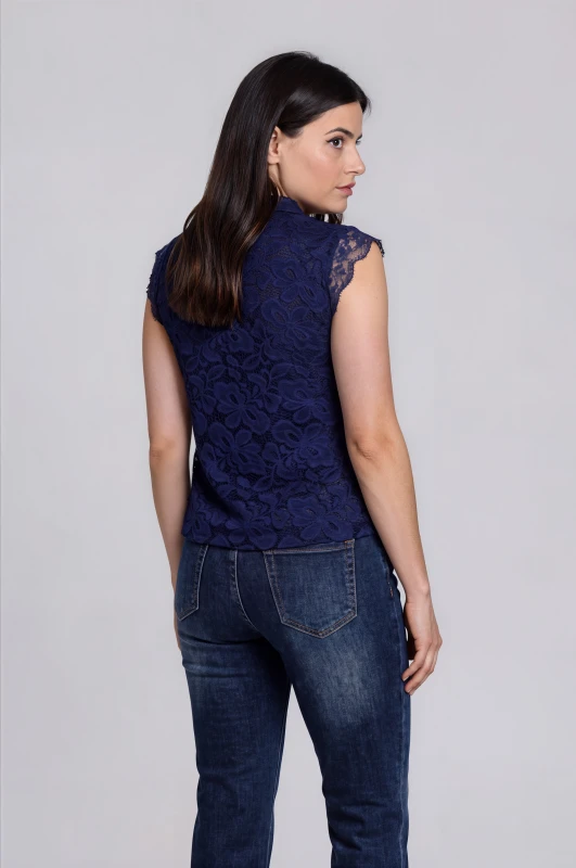 Shit Sleeveless With Floral Lace