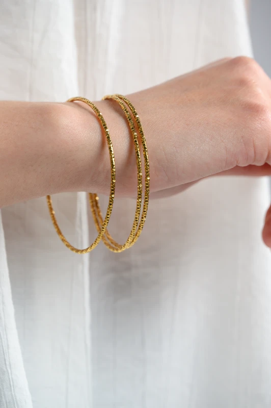 Set Bracelets Embossed Texture 
