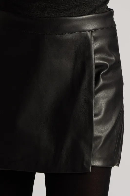 Skorts Δερματίνη