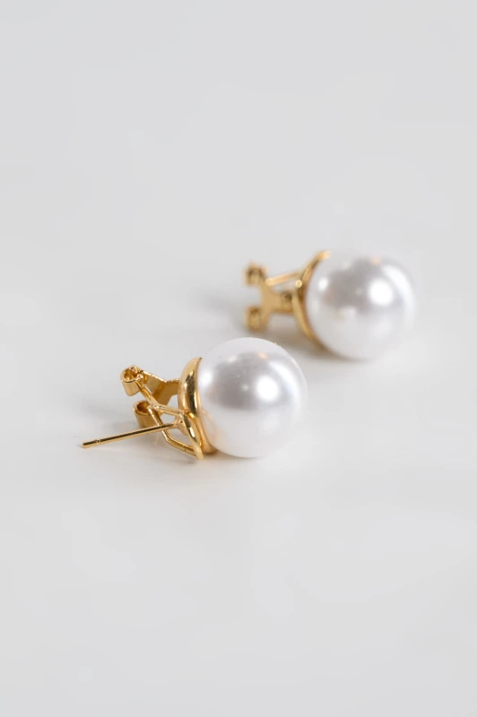 Chloe Pearl Earrings 