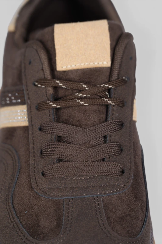 Sneaker με Strass Λεπτομέρειες