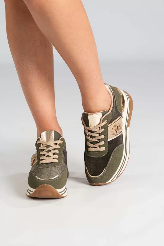 Sneakers Gold Details