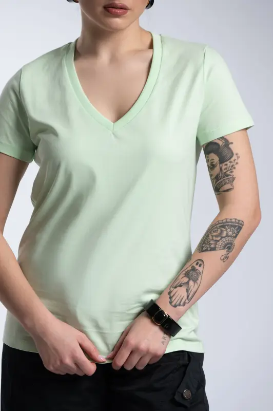 T-Shirt Basic Με V Λαιμόκοψη