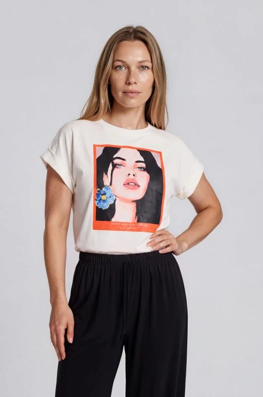 T-shirt Earth Flowers