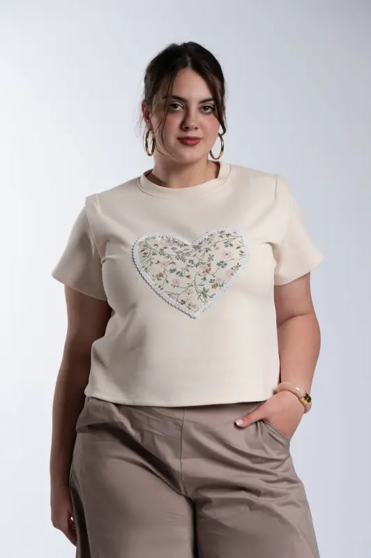 T-shirt  Romantic Heart Detail
