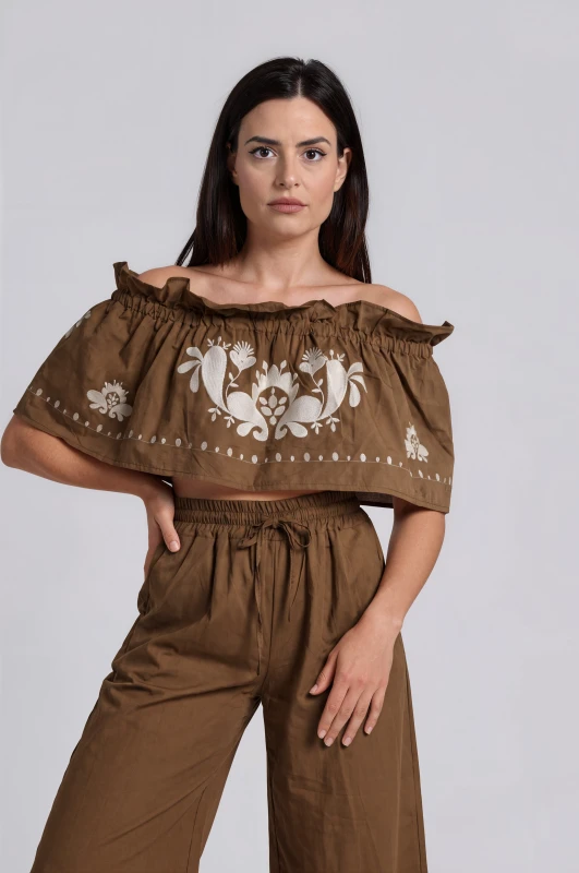 Top Off-Shoulder Embroidery