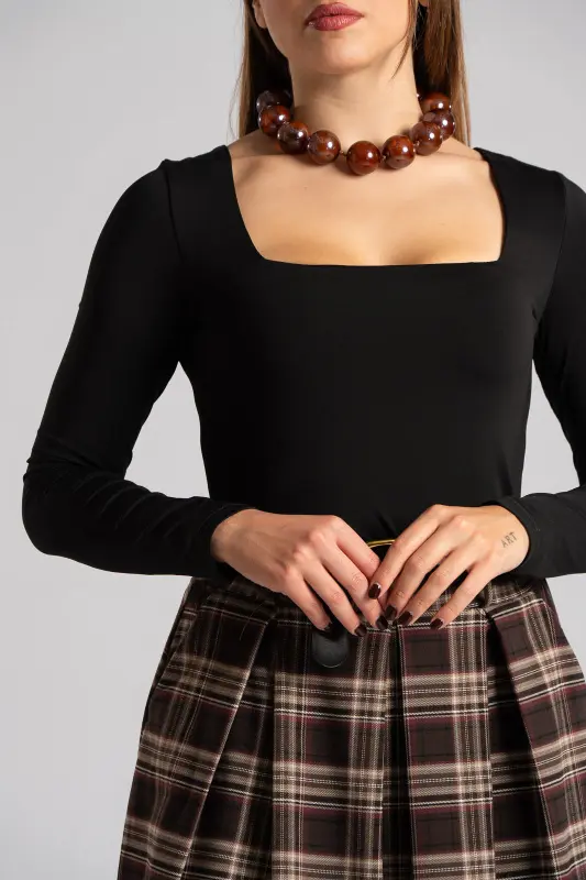 Top Τετραγωνισμένη Λαιμόκοψη