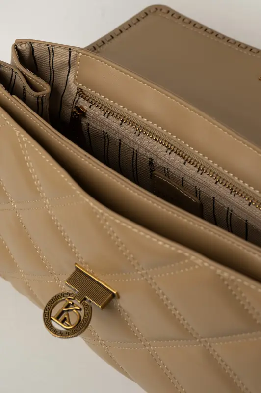 Bag Crossbody Quilted Details