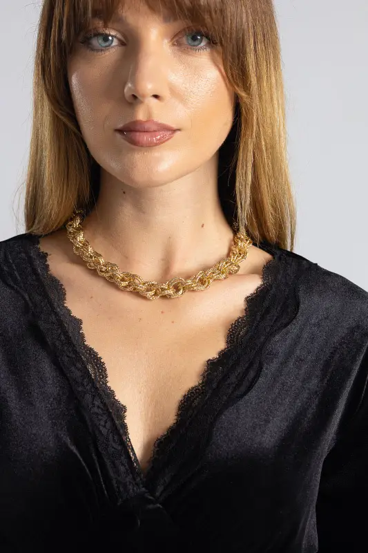 Choker Embossed Tangent Circles