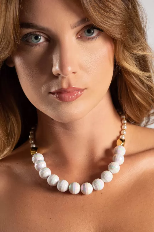 Choker Pearls Gold Details