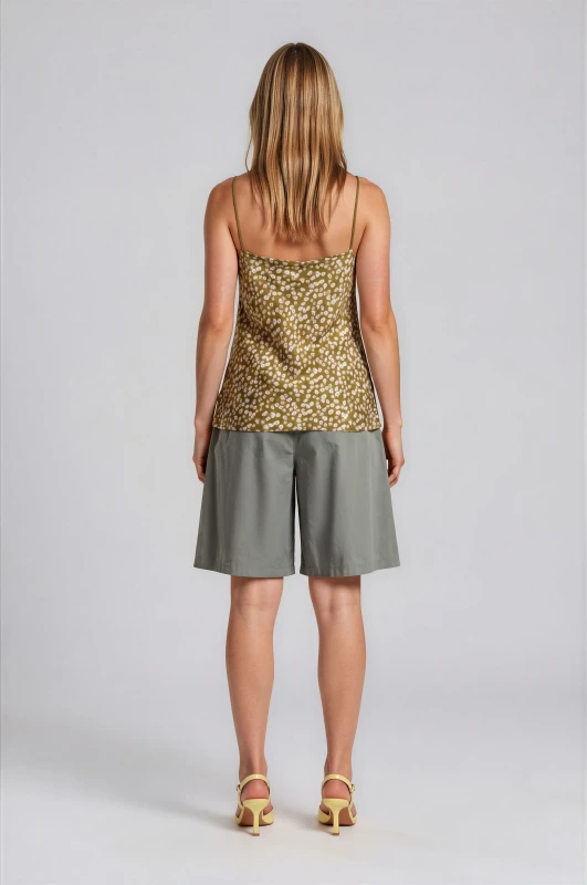 Bermuda Shorts Subtle Pleats Waistband 