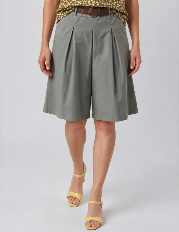 Bermuda Shorts Subtle Pleats Waistband 