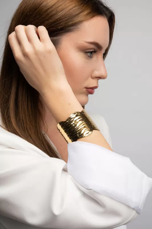 Handcuff Embossed Lines