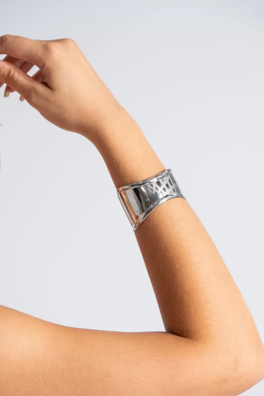 Handcuff Curve